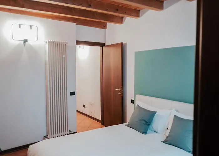 Tra Le Di Reggio - Zaccagni Daire *